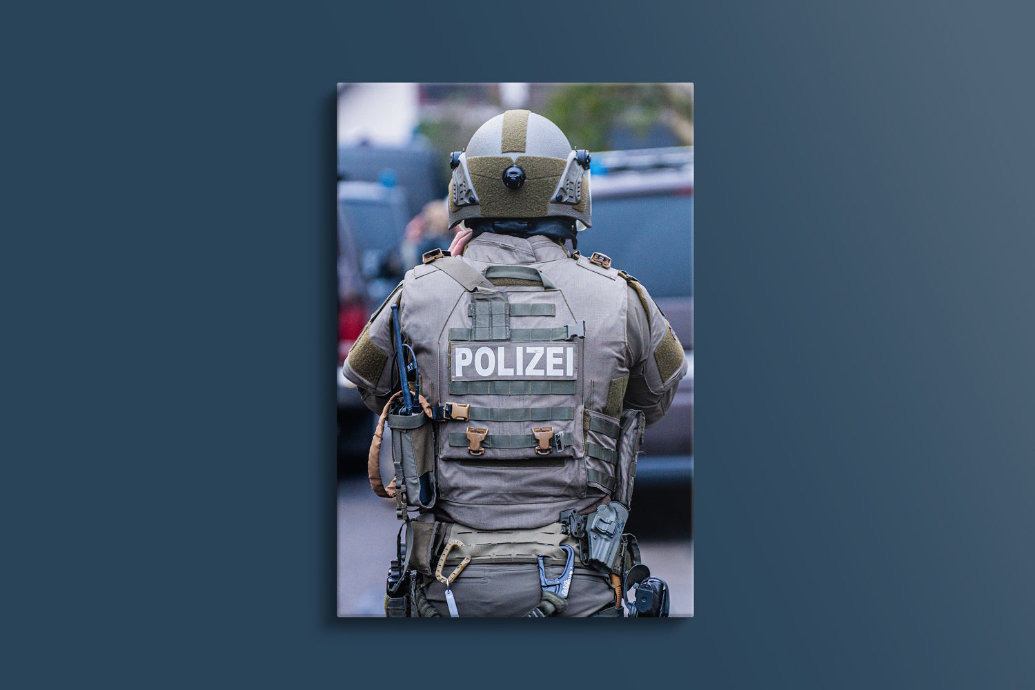 Spezialeinsatzkommando (SEK) im Einsatz (Leinwand Hochformat)