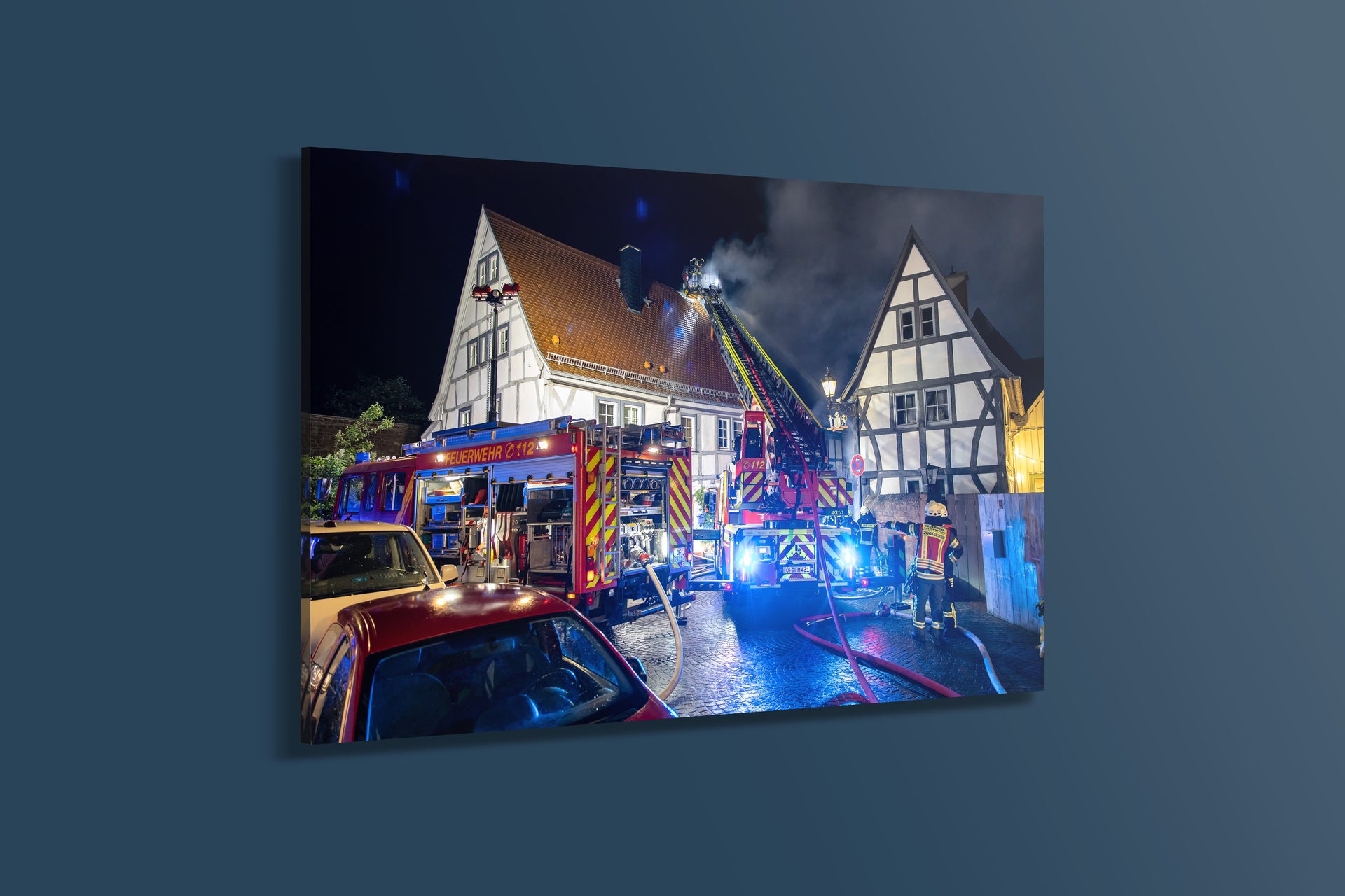 Feuerwehr-Einsatz bei Nacht Dachstuhlbrand Altstadt Seligenstadt (Acryl)