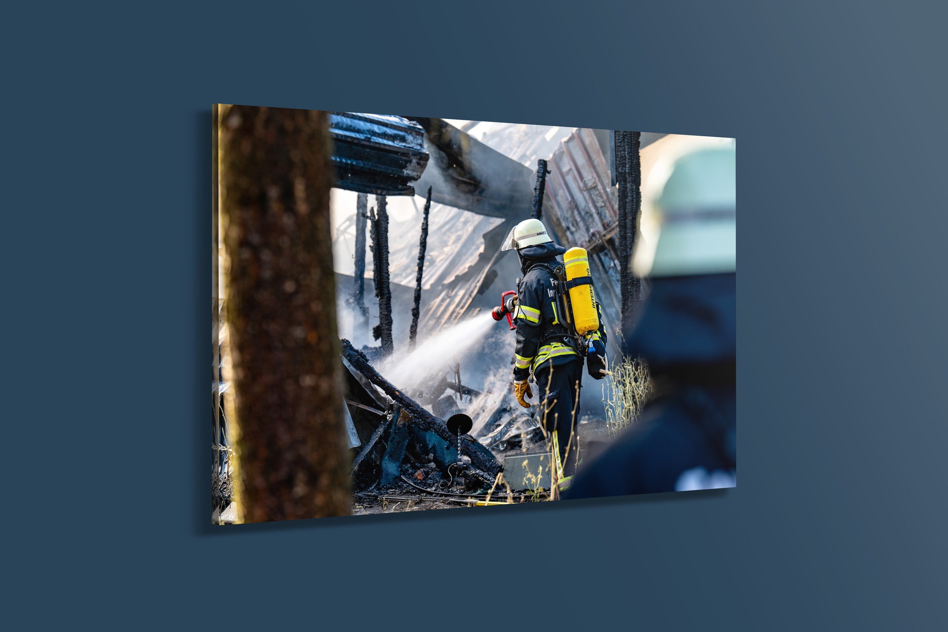 Feuerwehr kämpft gegen Hofbrand in Heidesheim (Acryl)