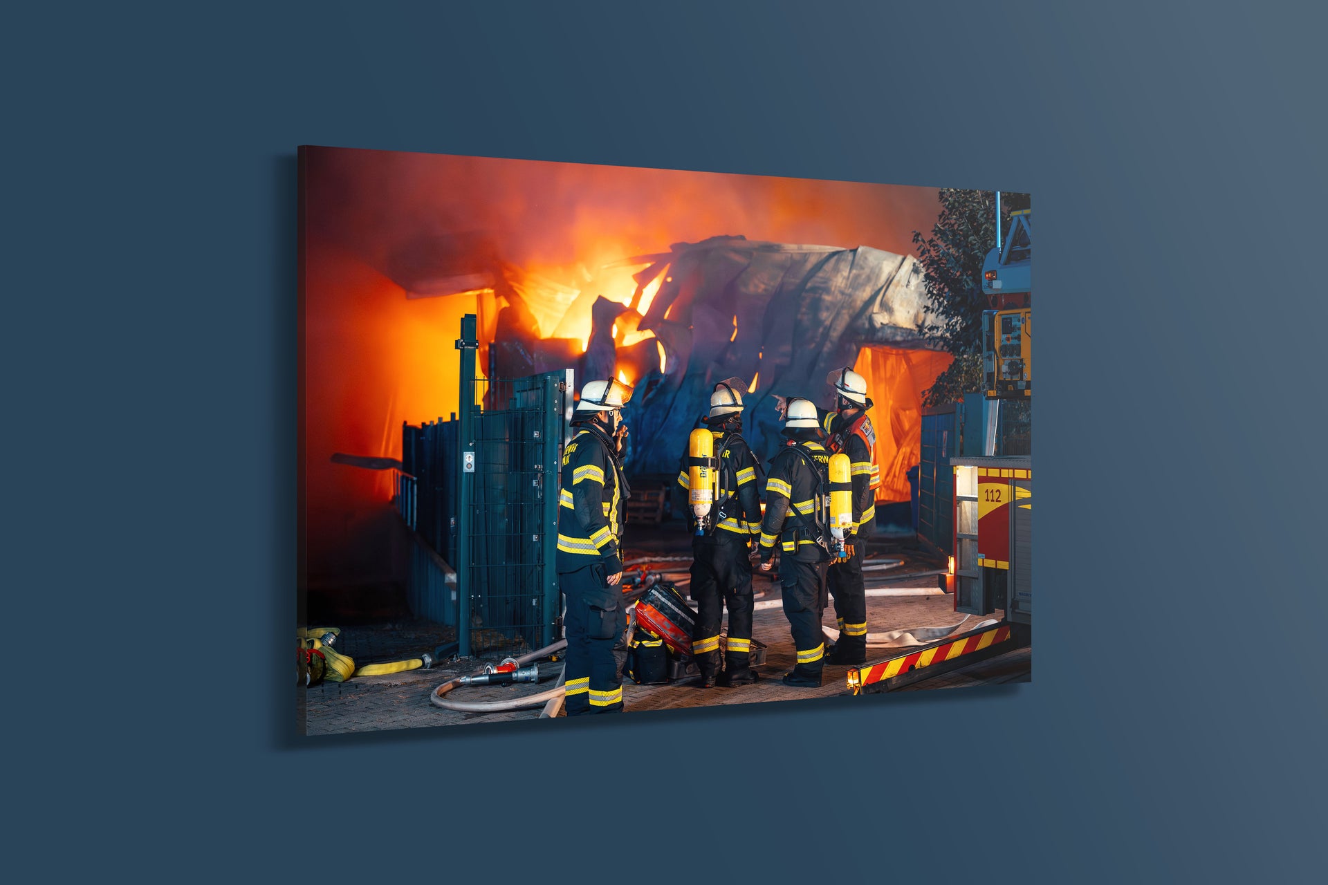 Feuerwehr – Einsatz am brennenden Lagerhaus (Acryl)