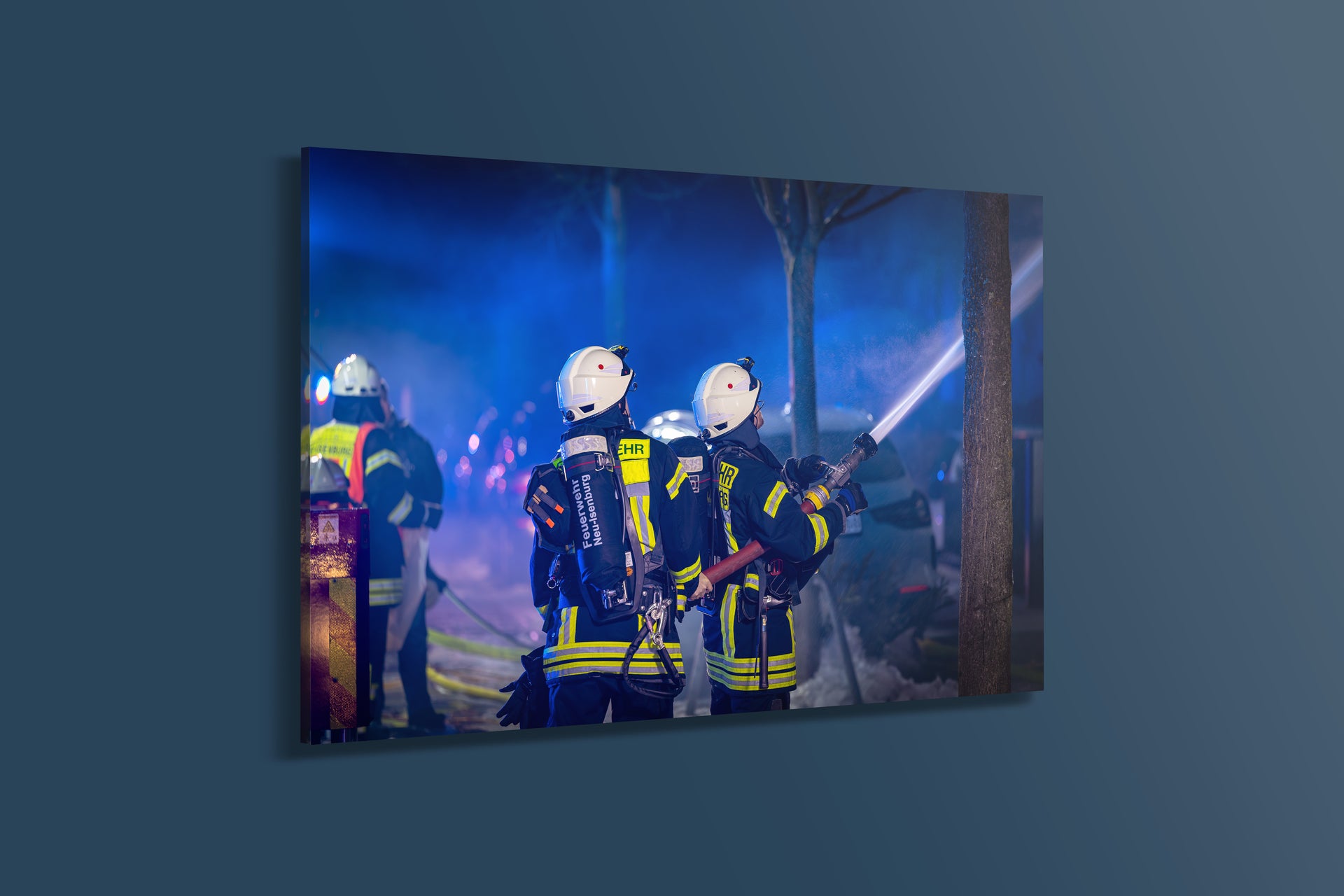 Feuerwehr bekämpft Wohnungsbrand mit Drehleiter (Acryl)