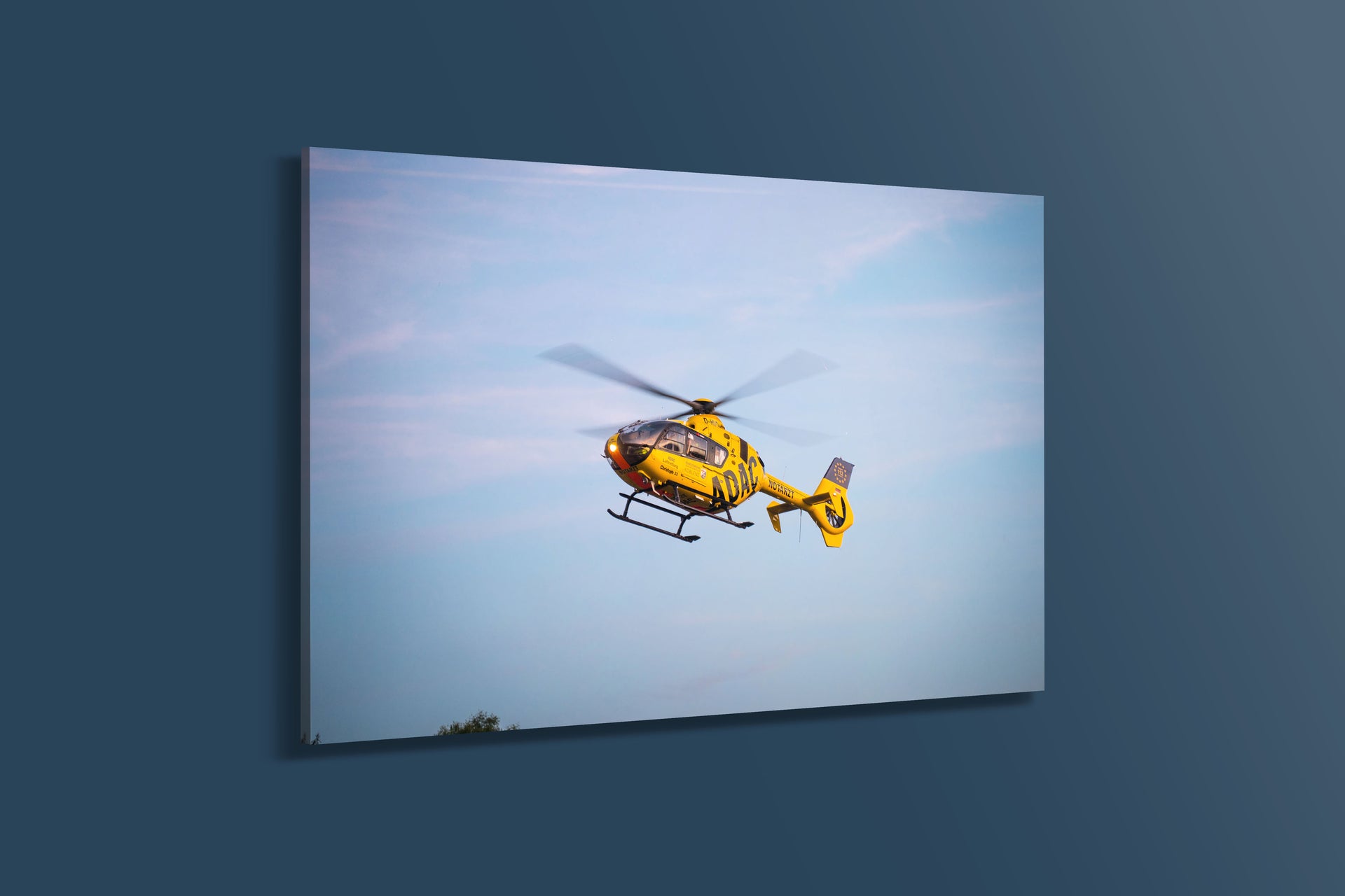 Rettungshubschrauber im Einsatz bei schwerem Unfall (Acryl)