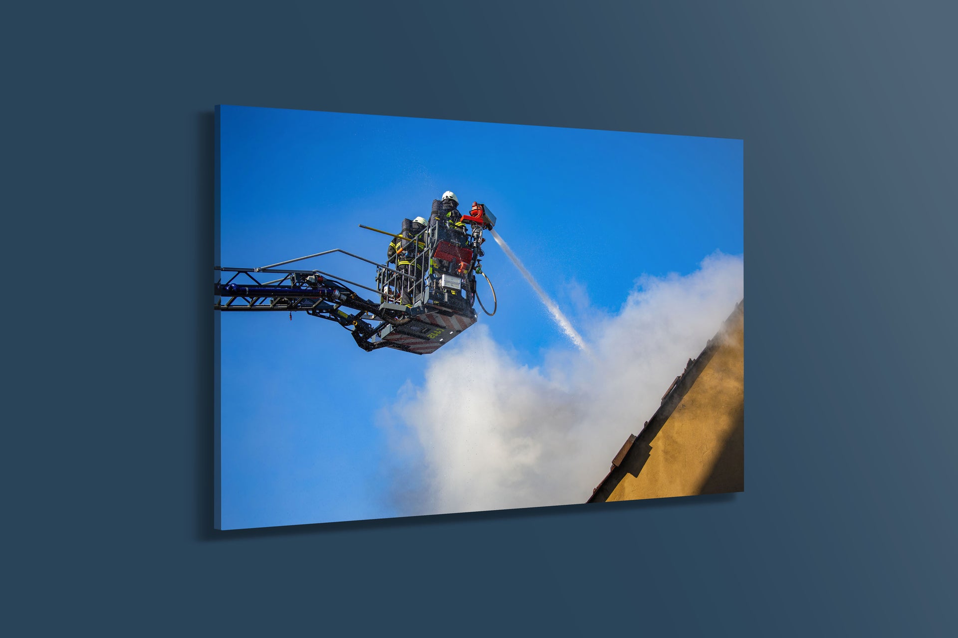 Wohnhausbrand Oberthausen: Drehleiter-Einsatz Feuerwehr (Acryl)