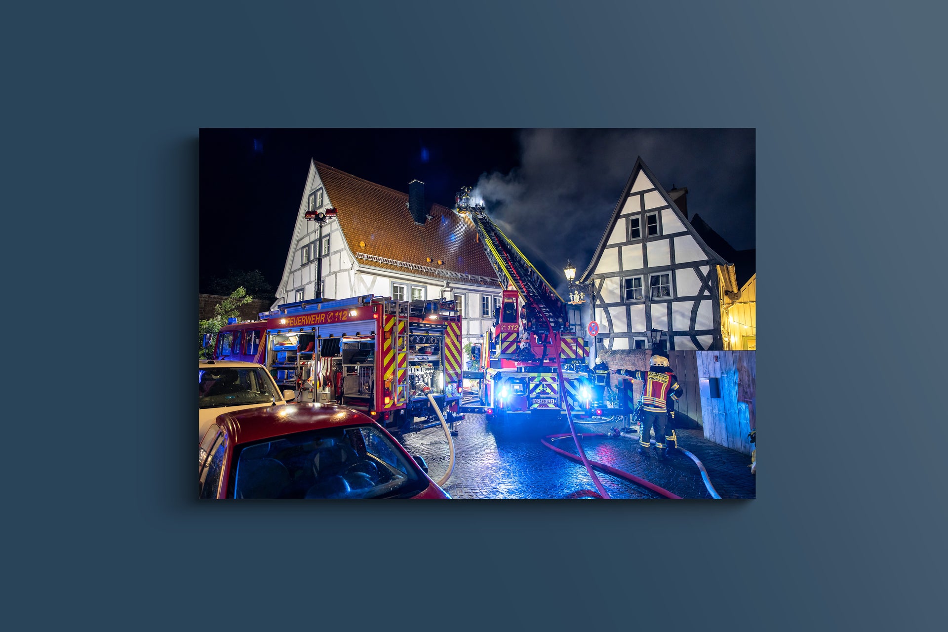 Feuerwehr-Einsatz bei Nacht Dachstuhlbrand Altstadt Seligenstadt (Acryl)
