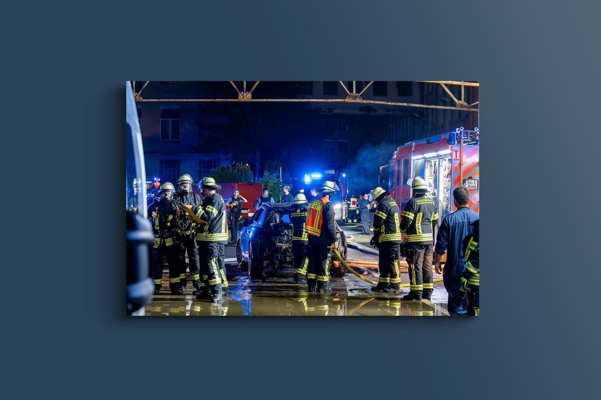 Feuer in Autowerkstatt auf altem Opelwerk in Rüsselsheim (Acryl)