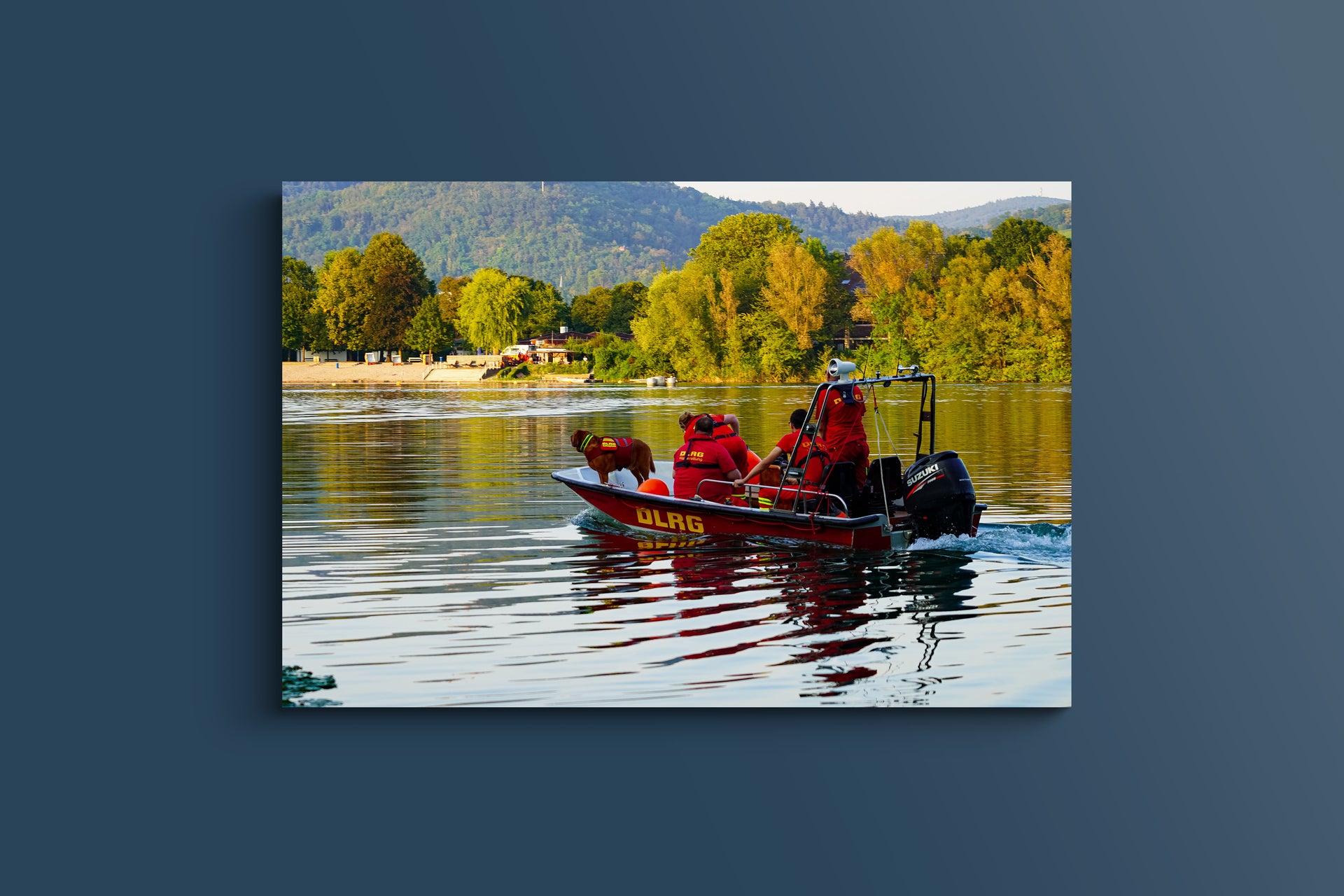 DLRG-Einsatz auf dem Wasser mit Suchhund (Acryl)
