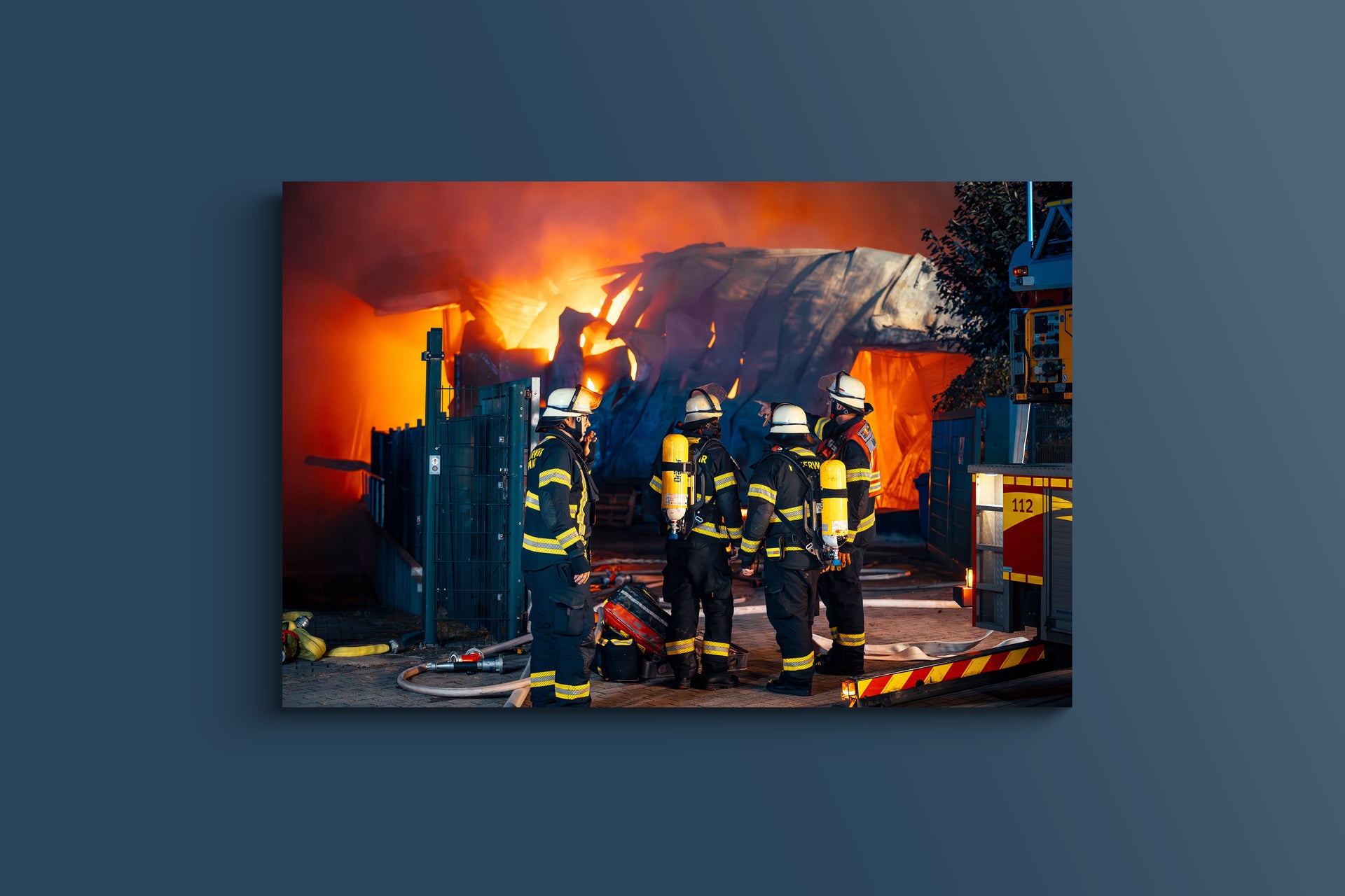 Feuerwehr – Einsatz am brennenden Lagerhaus (Acryl)