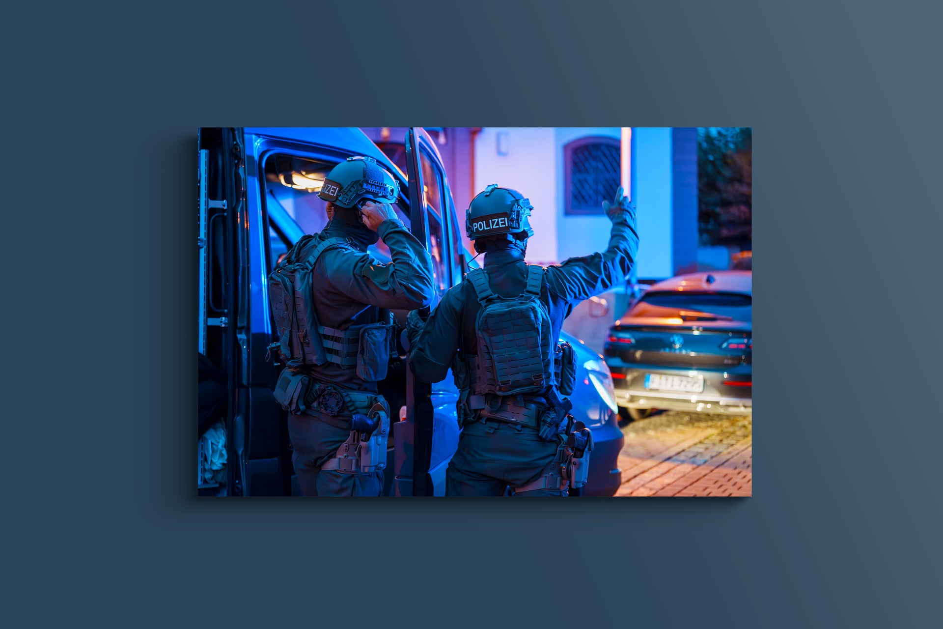 SEK-Einsatz Polizei im abendlichen Viertel (Acryl)