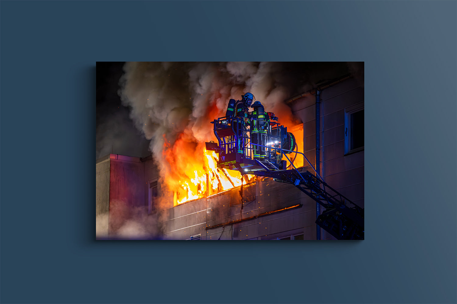 Nächtlicher Großbrand im Büro- und Lagergebäude (Acryl)