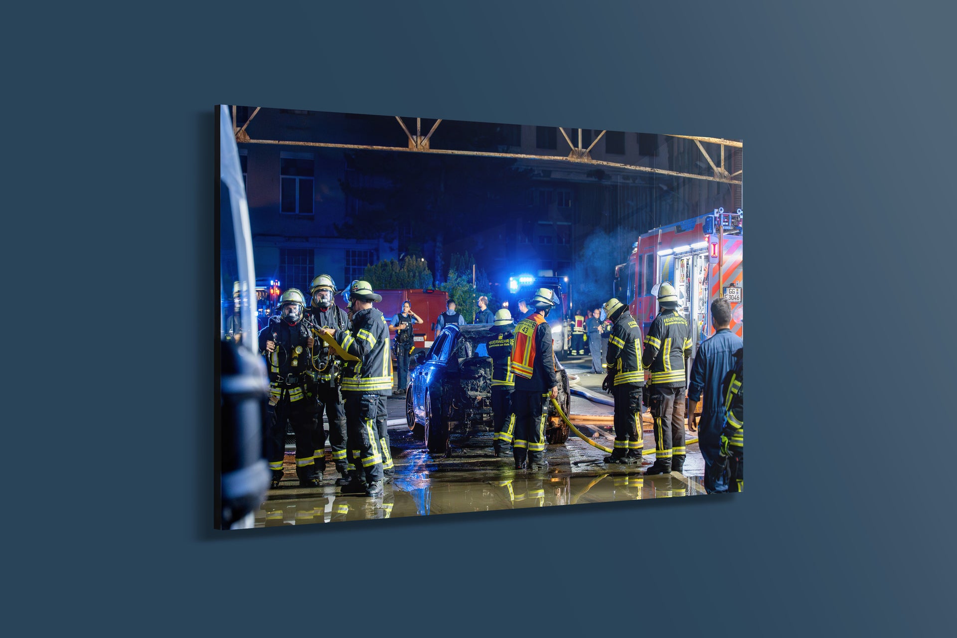 Feuer in Autowerkstatt auf altem Opelwerk in Rüsselsheim (Alu-Dibond)