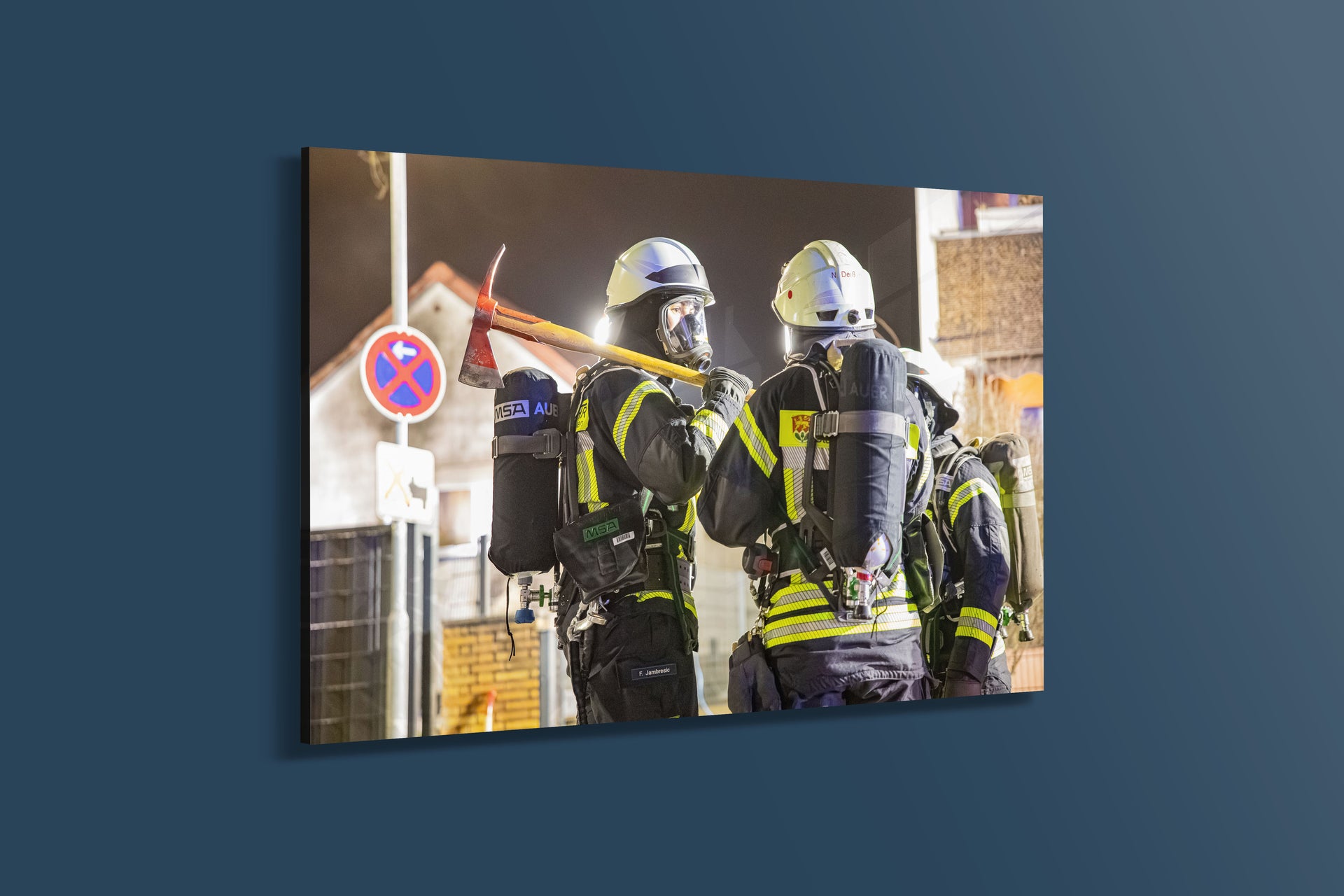 Atemschutztrupp der Feuerwehr Obertshausen im Einsatz (Alu-Dibond)