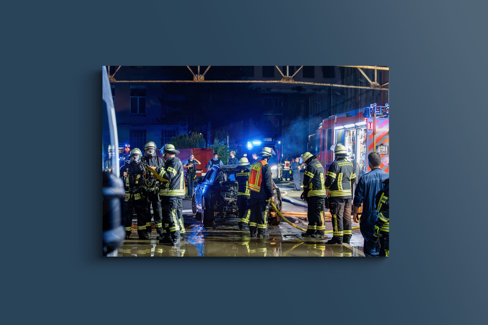 Feuer in Autowerkstatt auf altem Opelwerk in Rüsselsheim (Alu-Dibond)