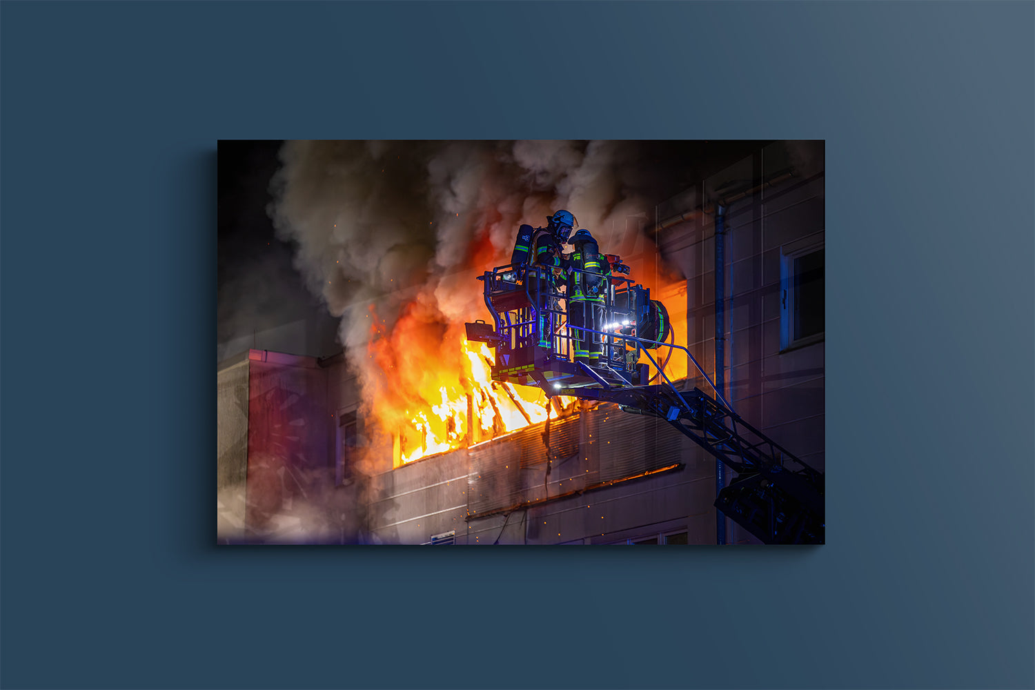 Nächtlicher Großbrand im Büro- und Lagergebäude (Alu-Dibond)