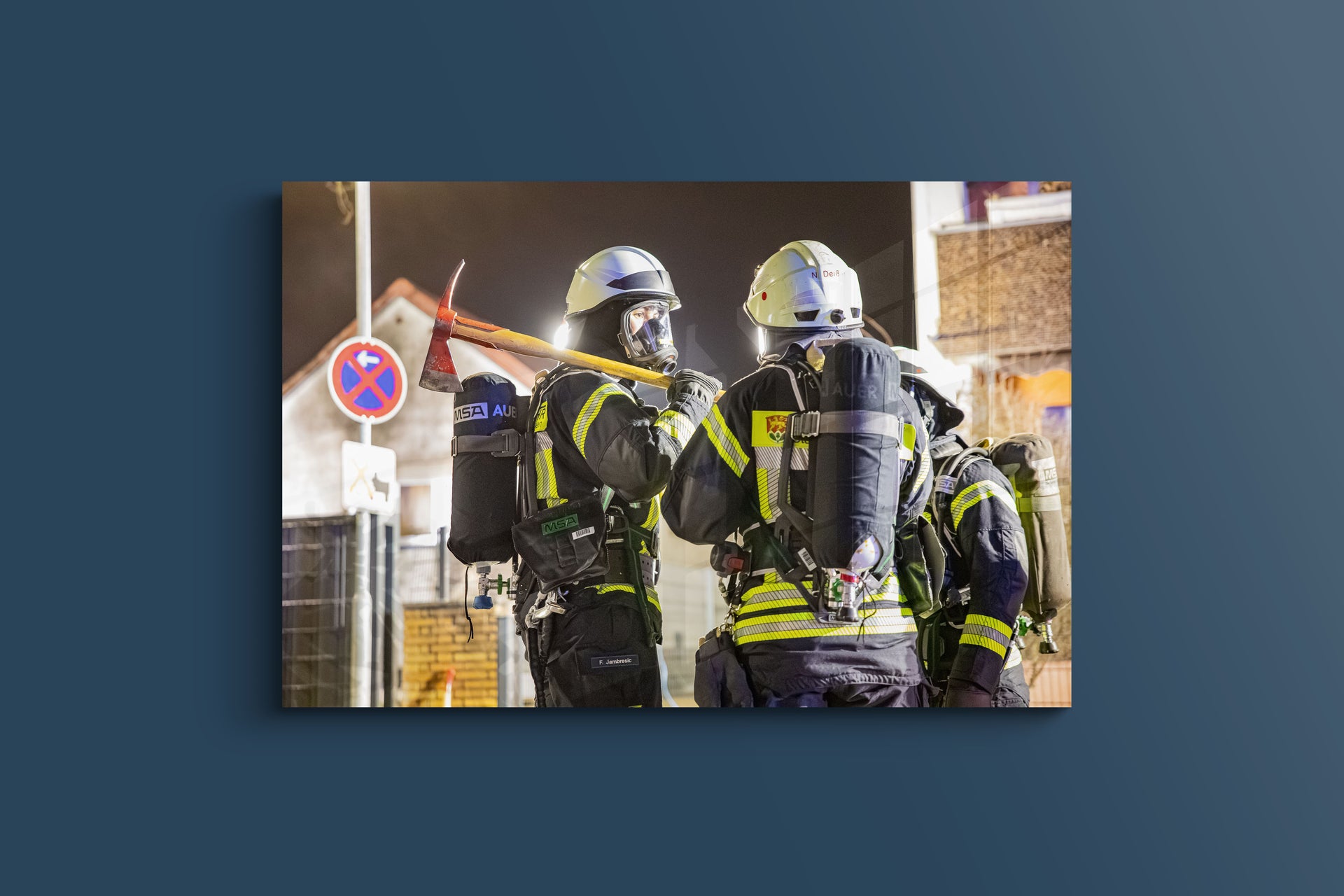 Atemschutztrupp der Feuerwehr Obertshausen im Einsatz (Alu-Dibond)