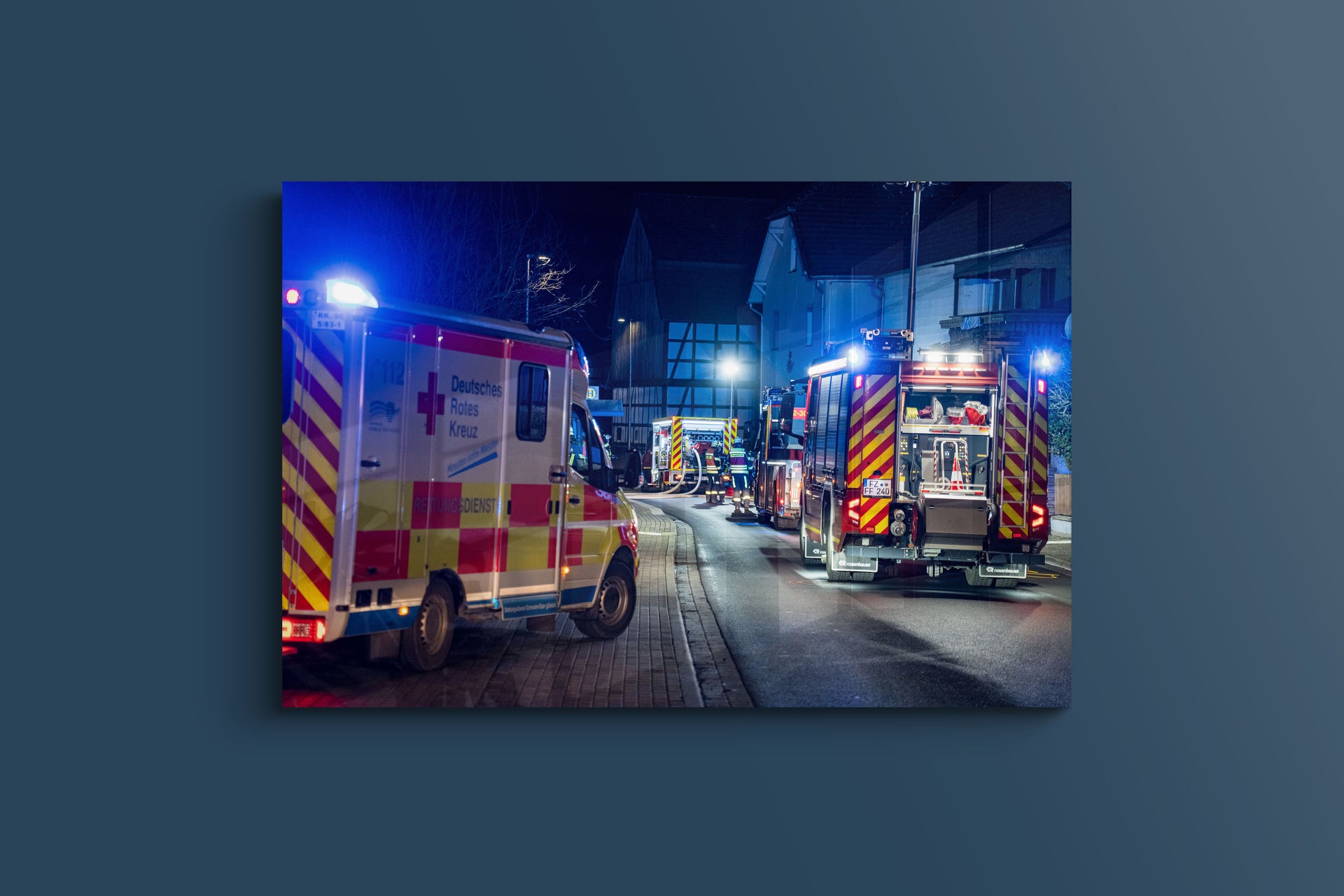 Wohnungsbrand in Fritzlar-Geismar bei Nacht (Alu-Dibond)