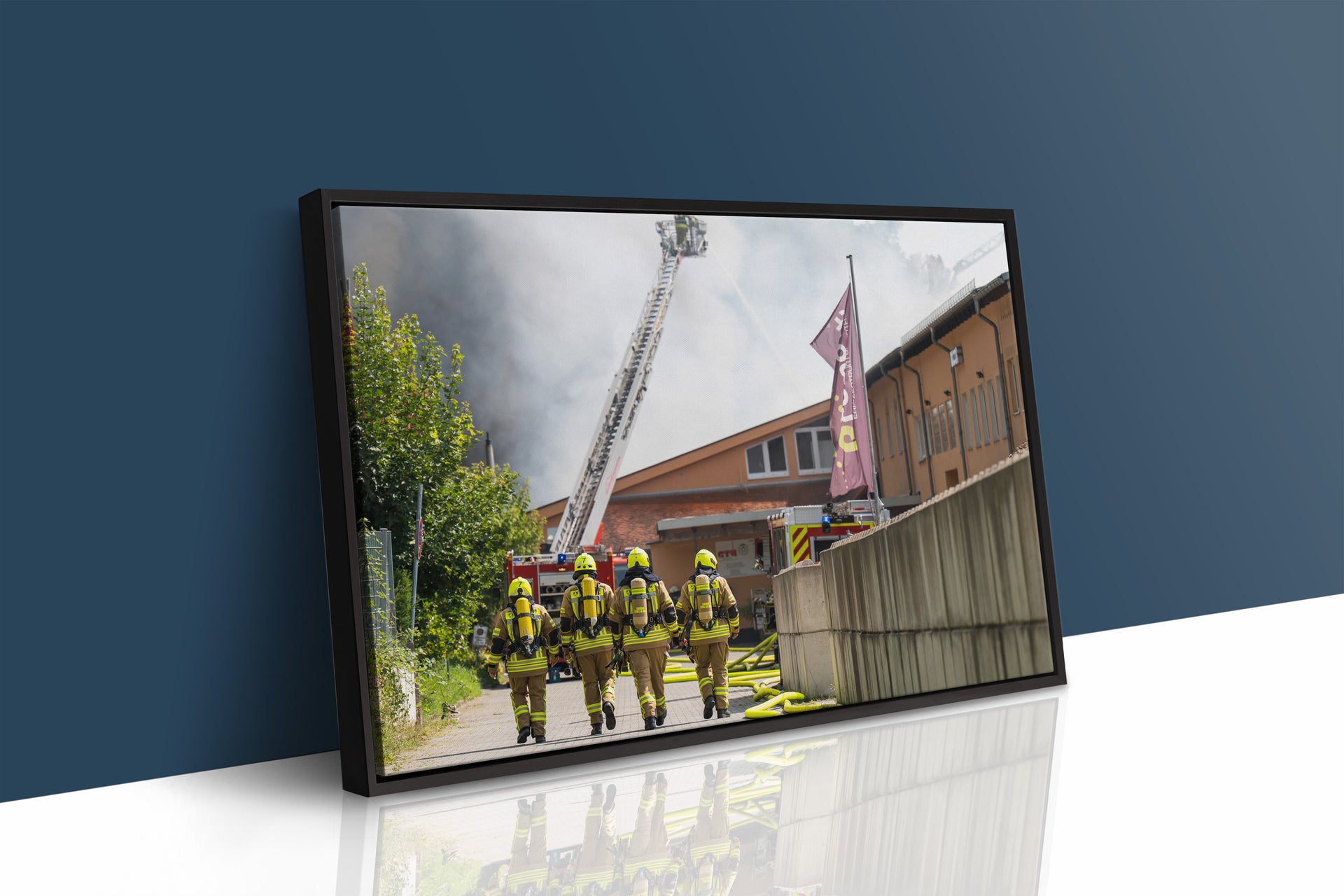 Großbrand im Industriegebiet Niedernhausen (Gerahmtes Bild)