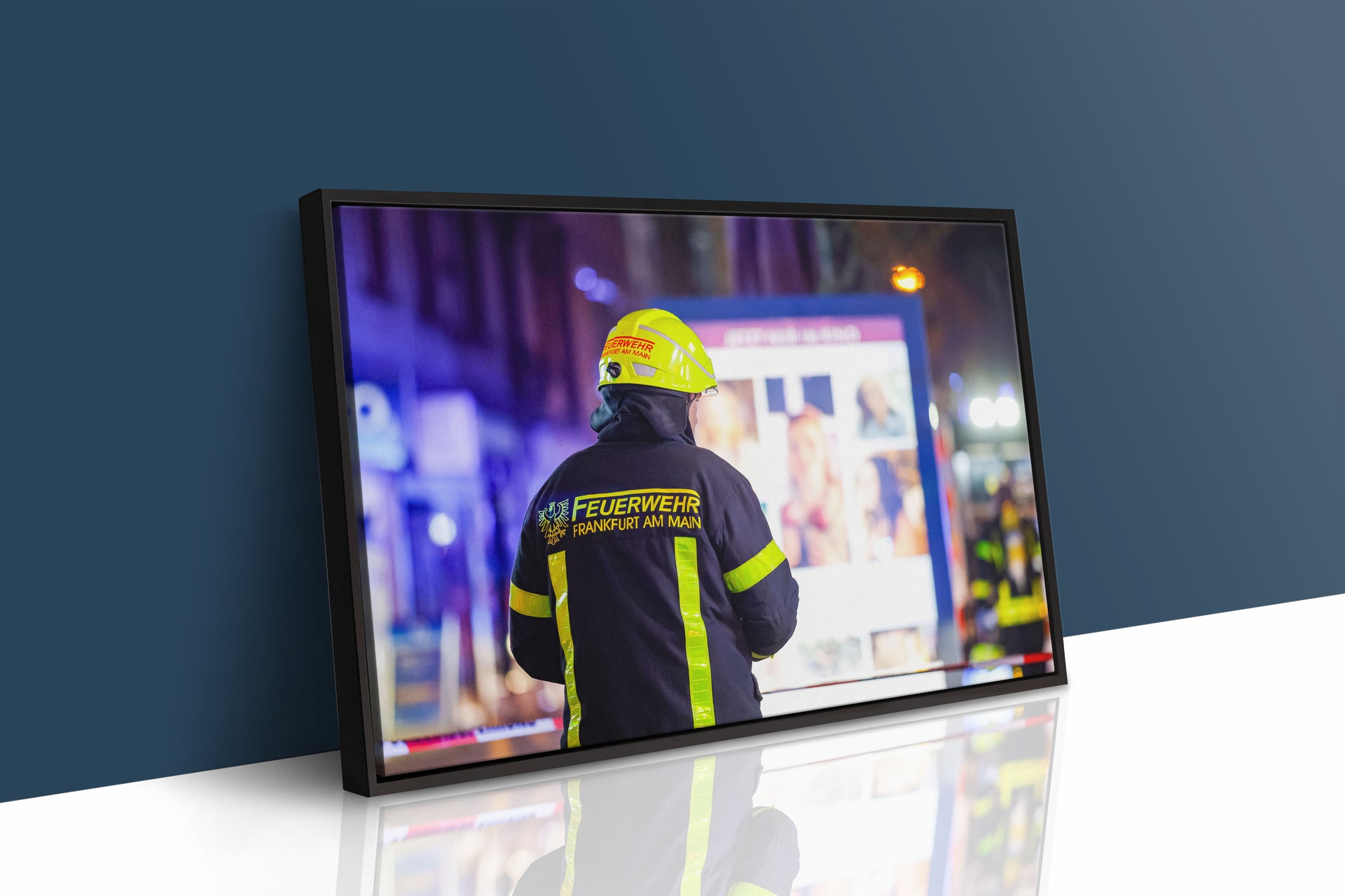 Feuerwehr Frankfurt Großeinsatz bei Großbrand in Höchst (Gerahmtes Bild)