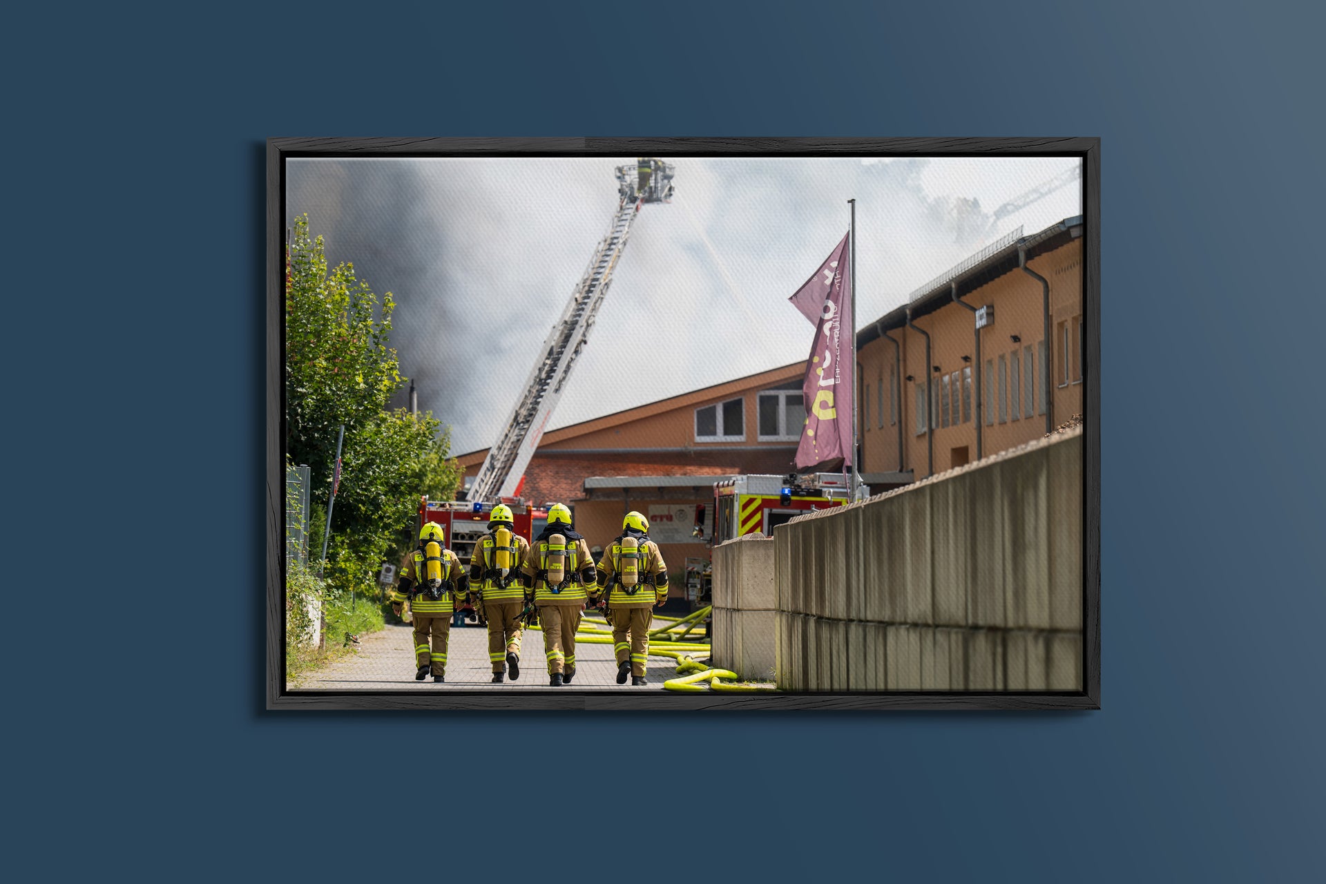 Großbrand im Industriegebiet Niedernhausen (Gerahmtes Bild)