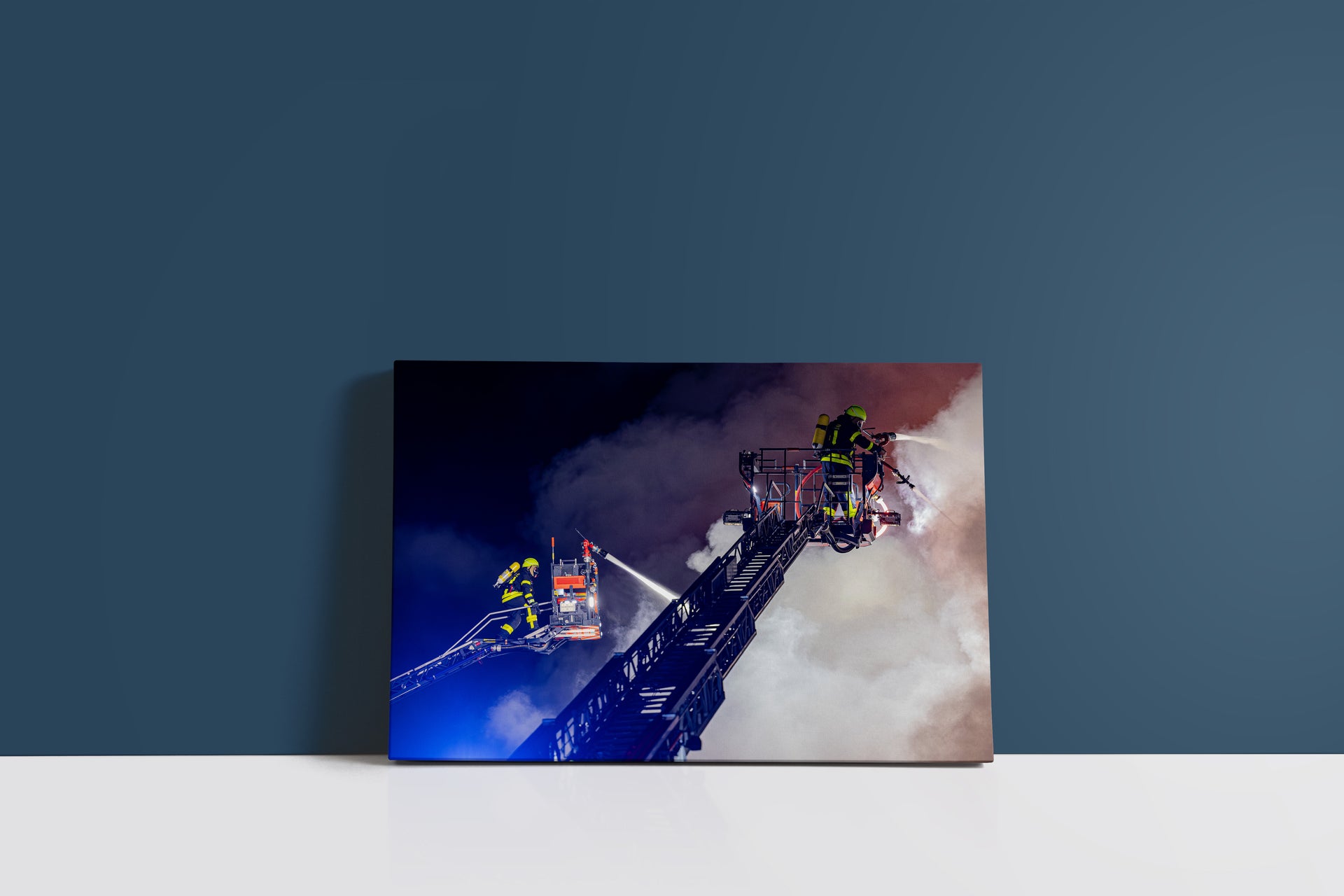 Im Kampf gegen die Flammen (Leinwand)