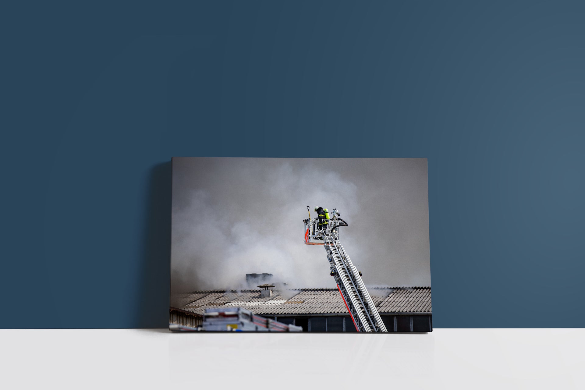 Feuerwehreinsatz auf Drehleiter – Maschinenhalle Dietzenbach (Leinwand)