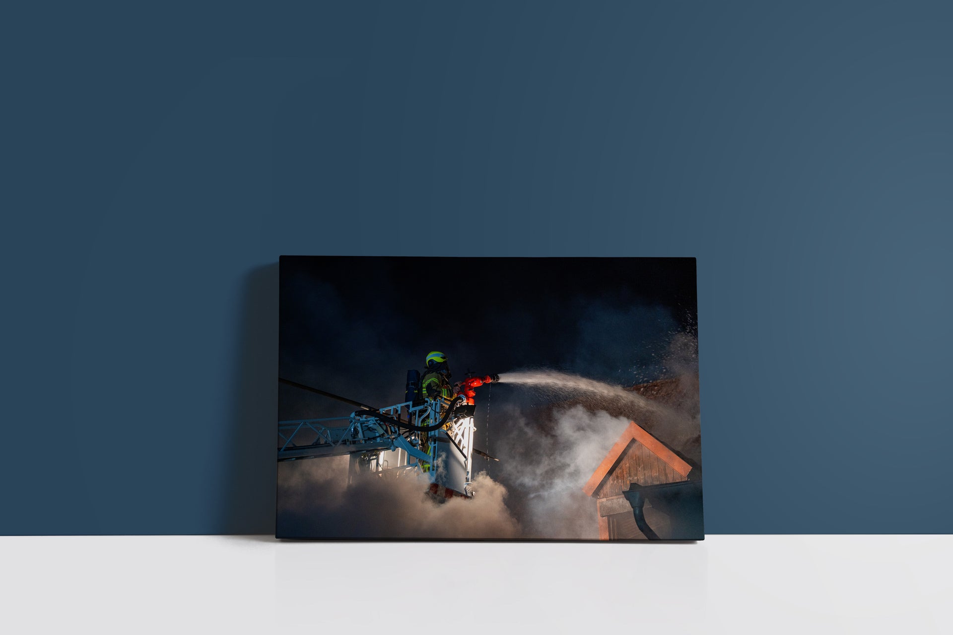 Feuerwehr-Großeinsatz bei Nacht in Schriesheim (Leinwand)