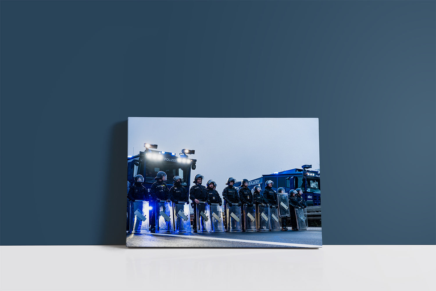Polizei steht bereit (Leinwand)