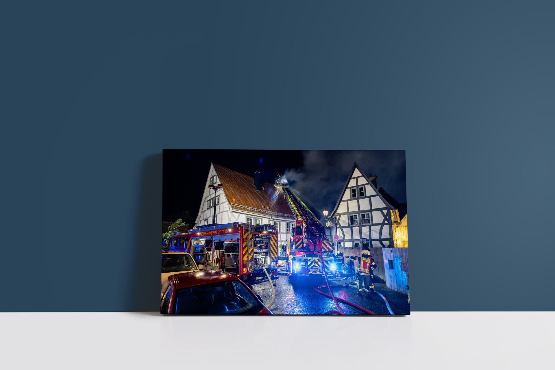 Feuerwehr-Einsatz bei Nacht Dachstuhlbrand Altstadt Seligenstadt (Leinwand)