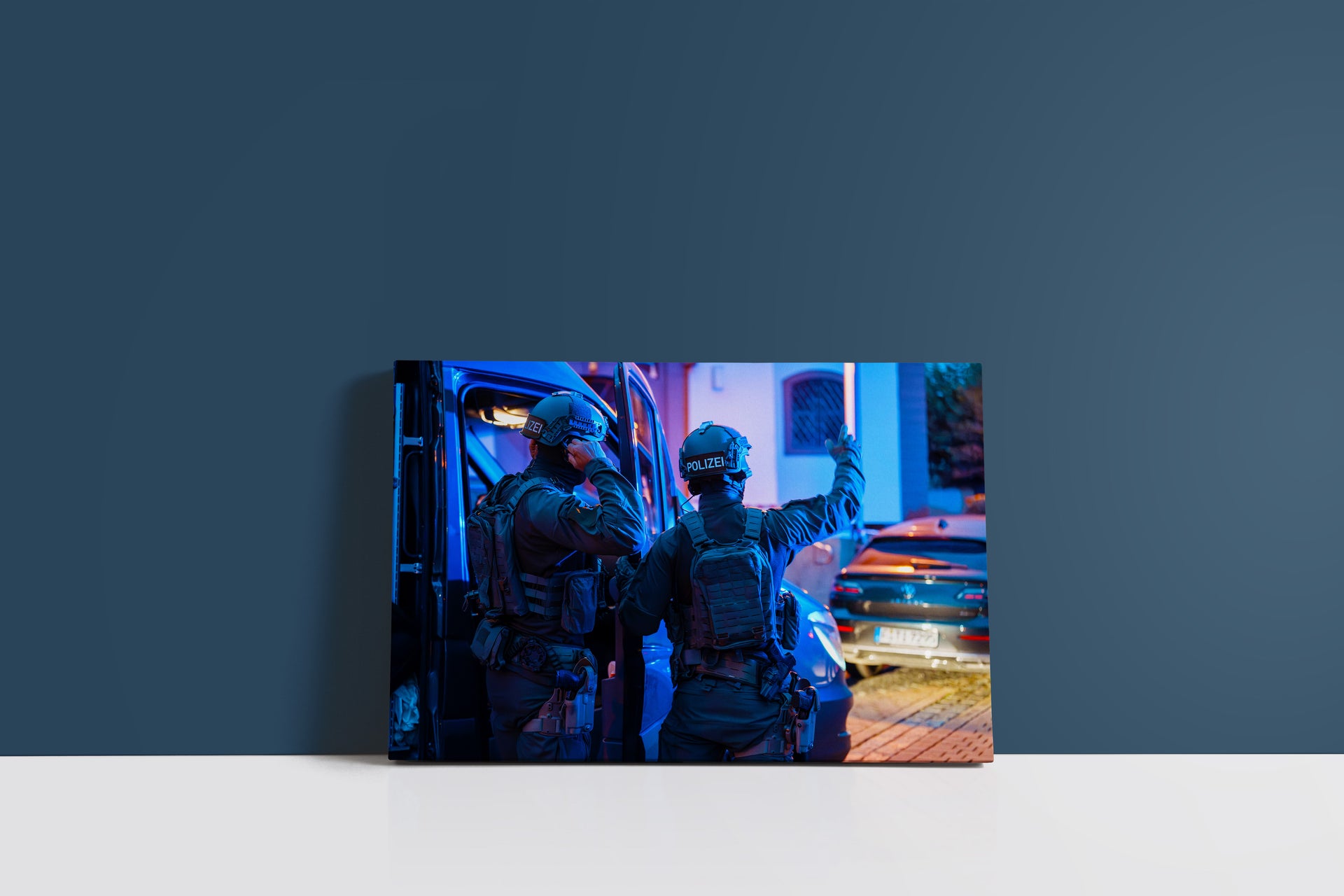 SEK-Einsatz Polizei im abendlichen Viertel (Leinwand)