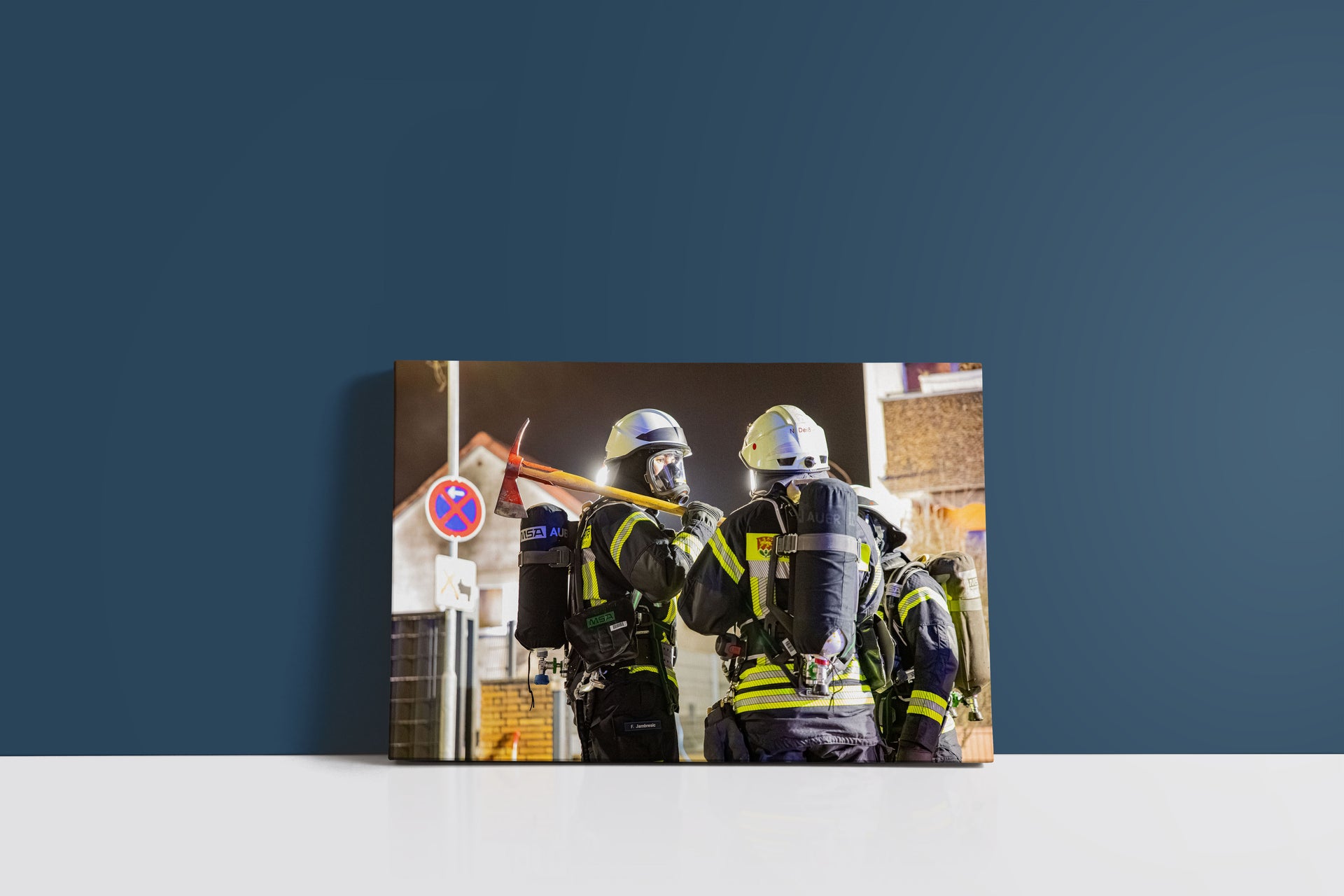 Atemschutztrupp der Feuerwehr Obertshausen im Einsatz (Leinwand)