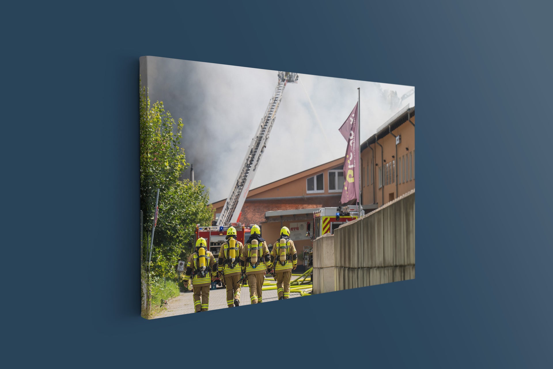 Großbrand im Industriegebiet Niedernhausen (Leinwand)