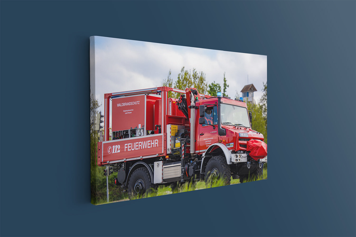 Waldbrandübung „Bulau Blaze“ – Spezialfahrzeug im Einsatz (Leinwand)