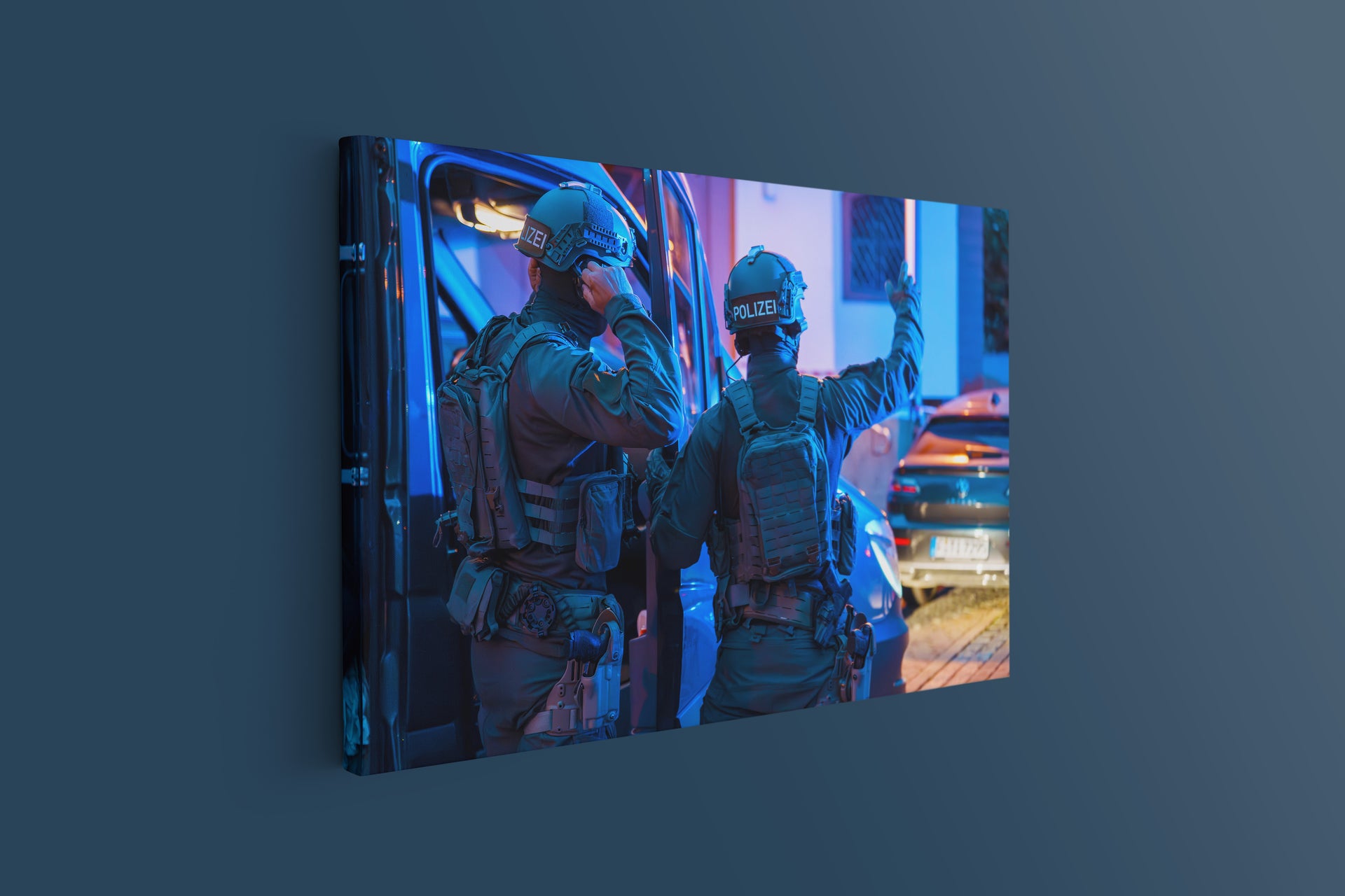 SEK-Einsatz Polizei im abendlichen Viertel (Leinwand)