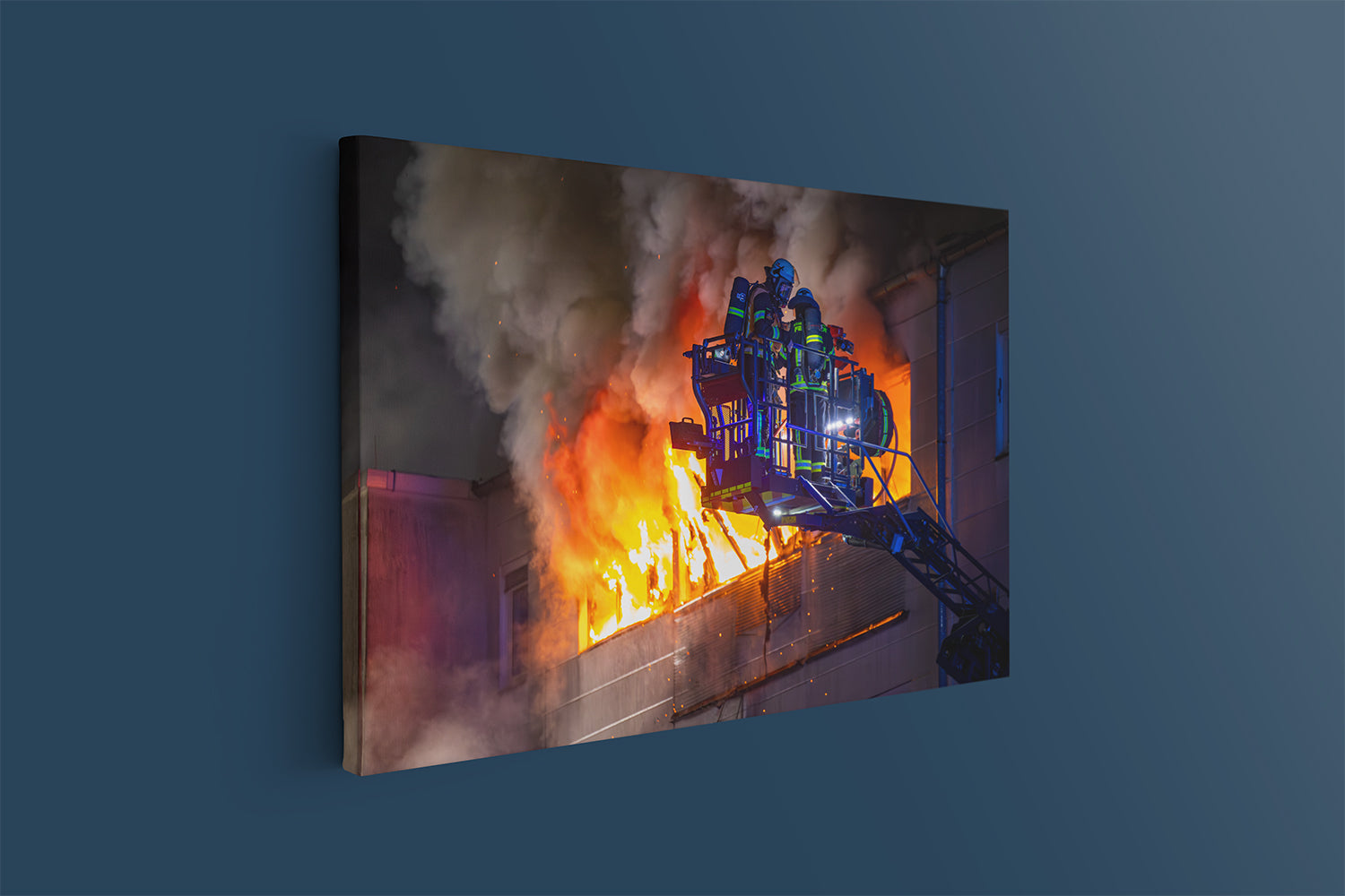 Nächtlicher Großbrand im Büro- und Lagergebäude (Leinwand)