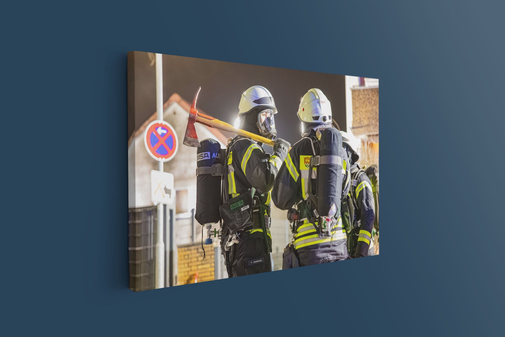 Atemschutztrupp der Feuerwehr Obertshausen im Einsatz (Leinwand)