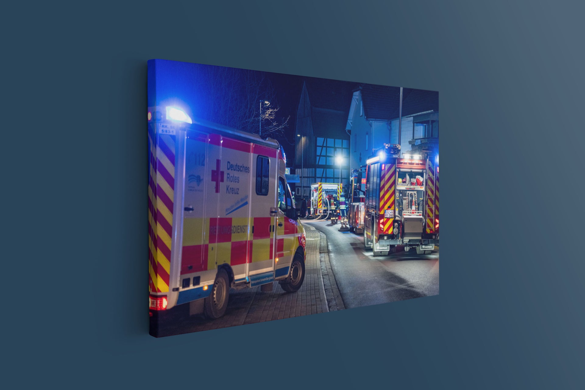 Wohnungsbrand in Fritzlar-Geismar bei Nacht (Leinwand)