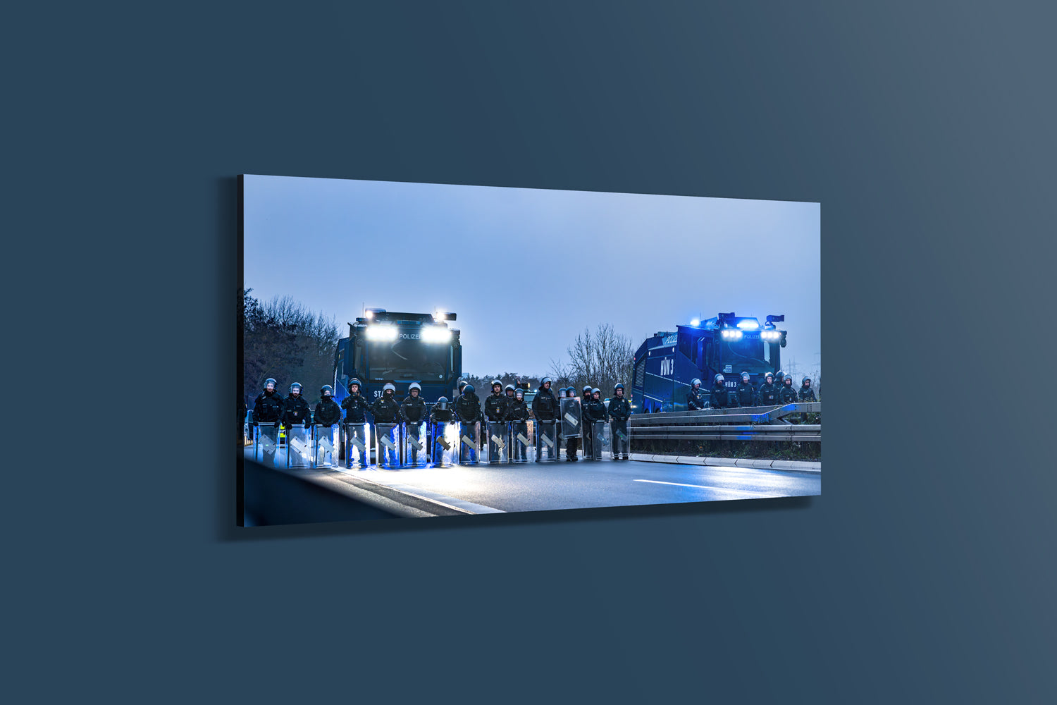 Die Polizei steht bereit - Breitbild (Fotoboard)