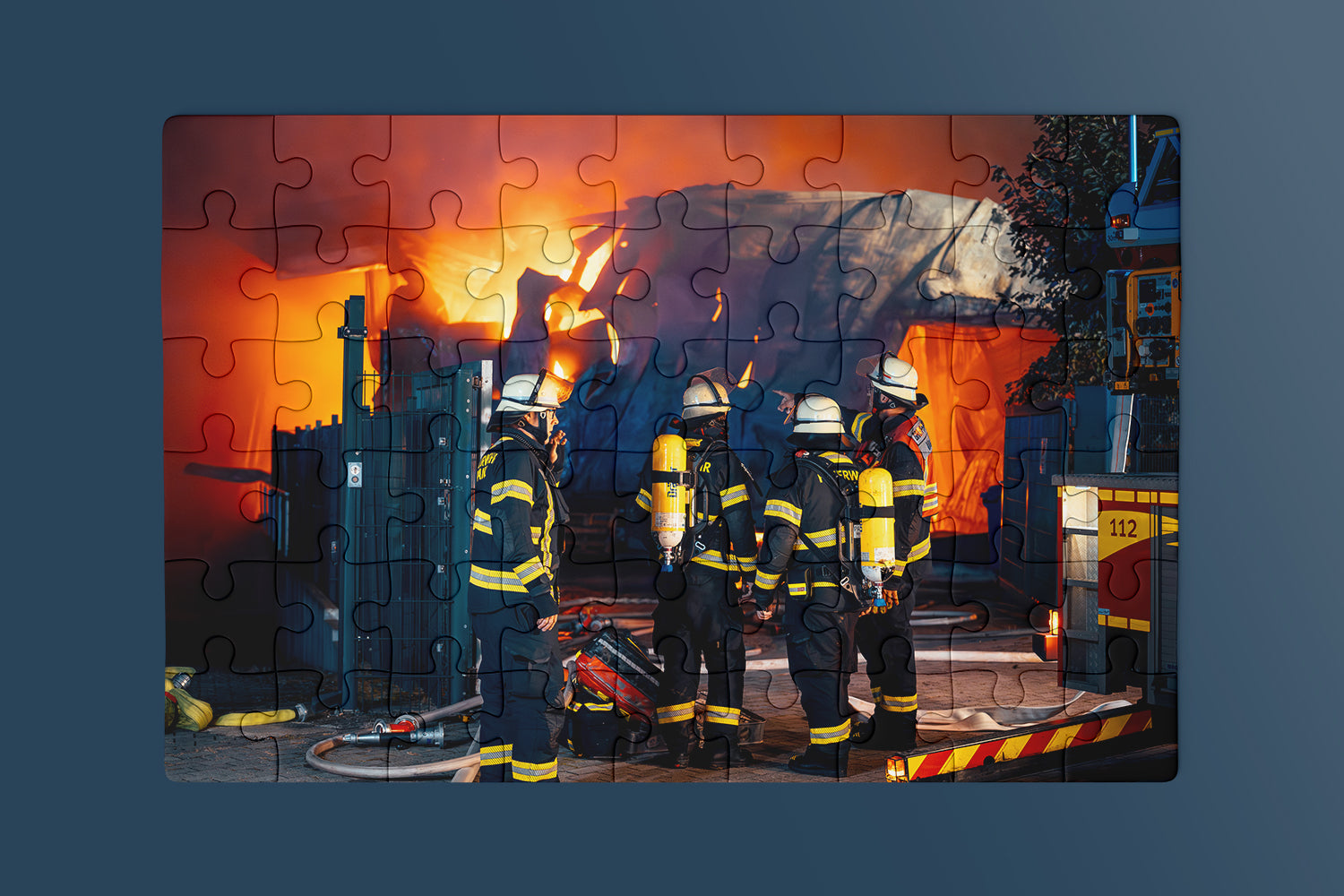 Feuerwehr löscht Lagerhalle (Puzzle)